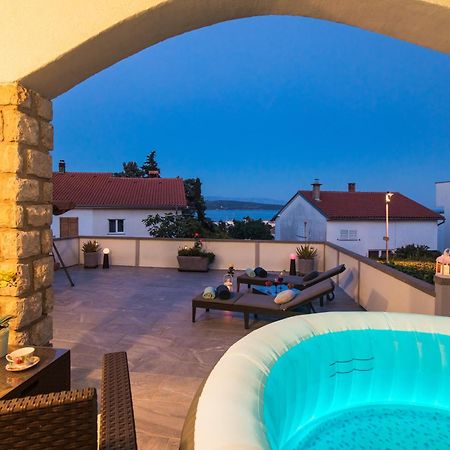 Apartment Tara With Seaview Кърк Екстериор снимка