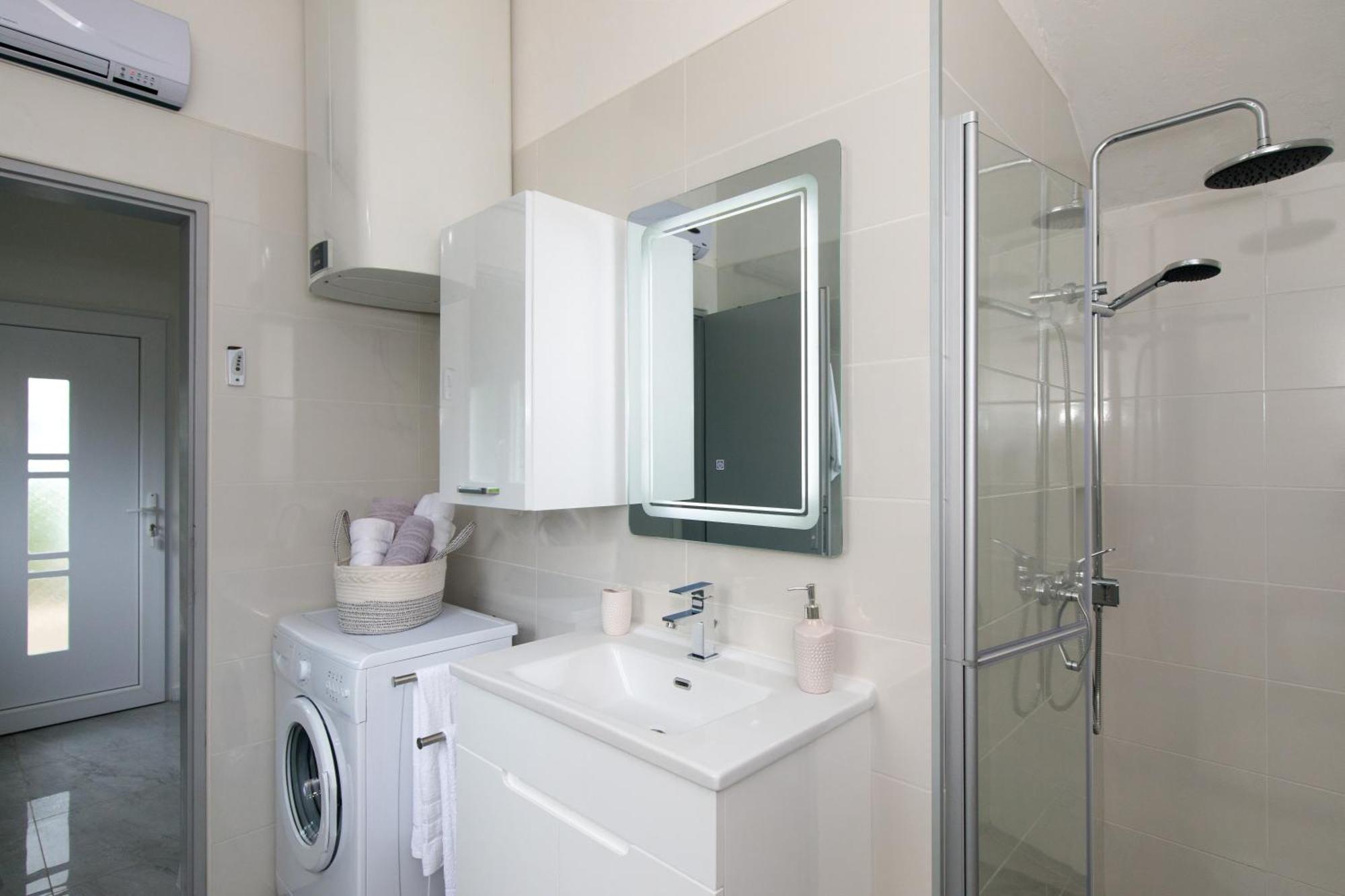 Apartment Tara With Seaview Кърк Екстериор снимка