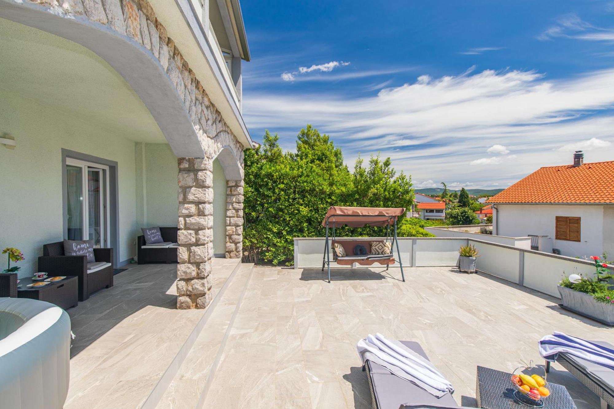Apartment Tara With Seaview Кърк Екстериор снимка