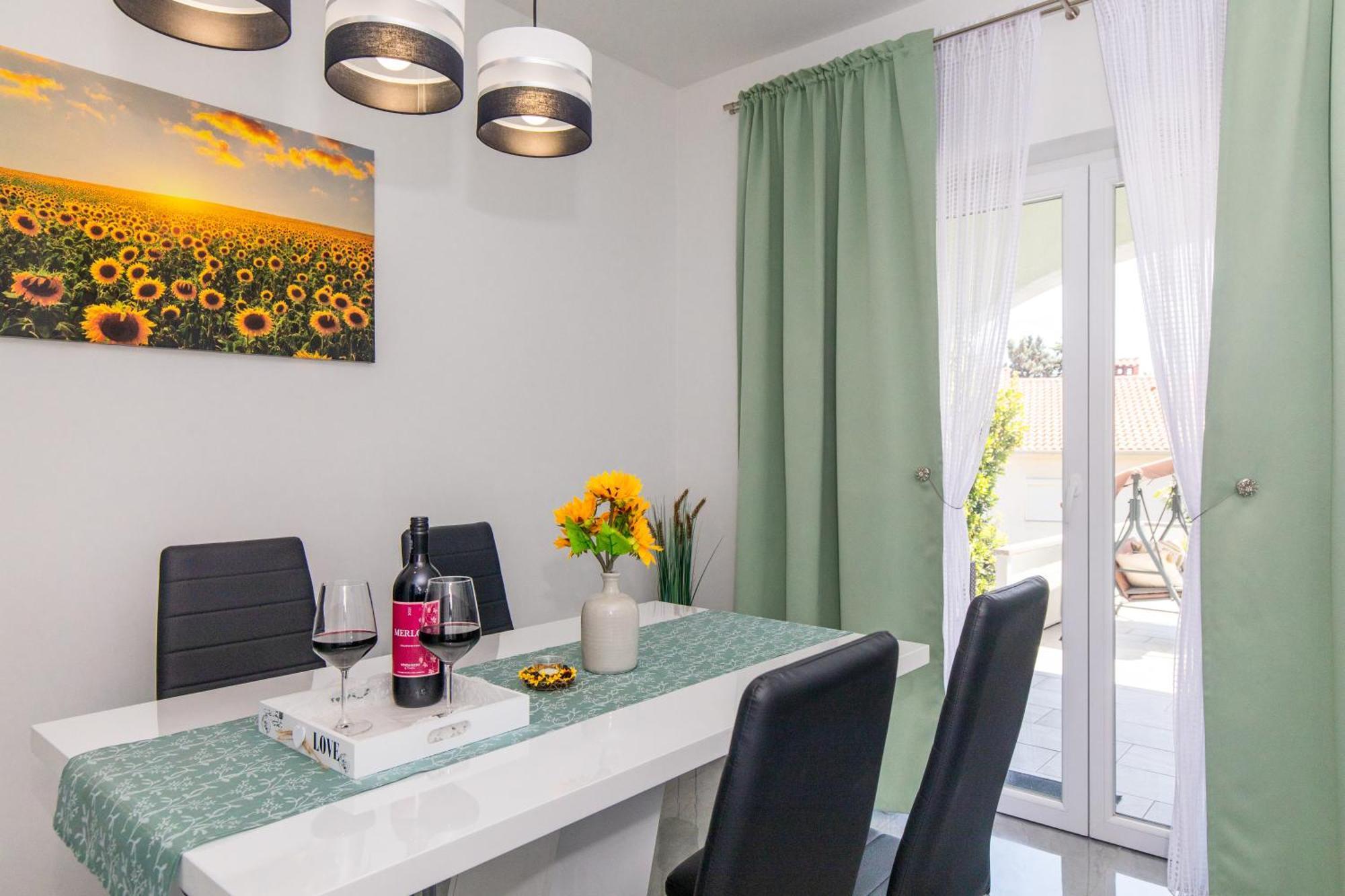 Apartment Tara With Seaview Кърк Екстериор снимка