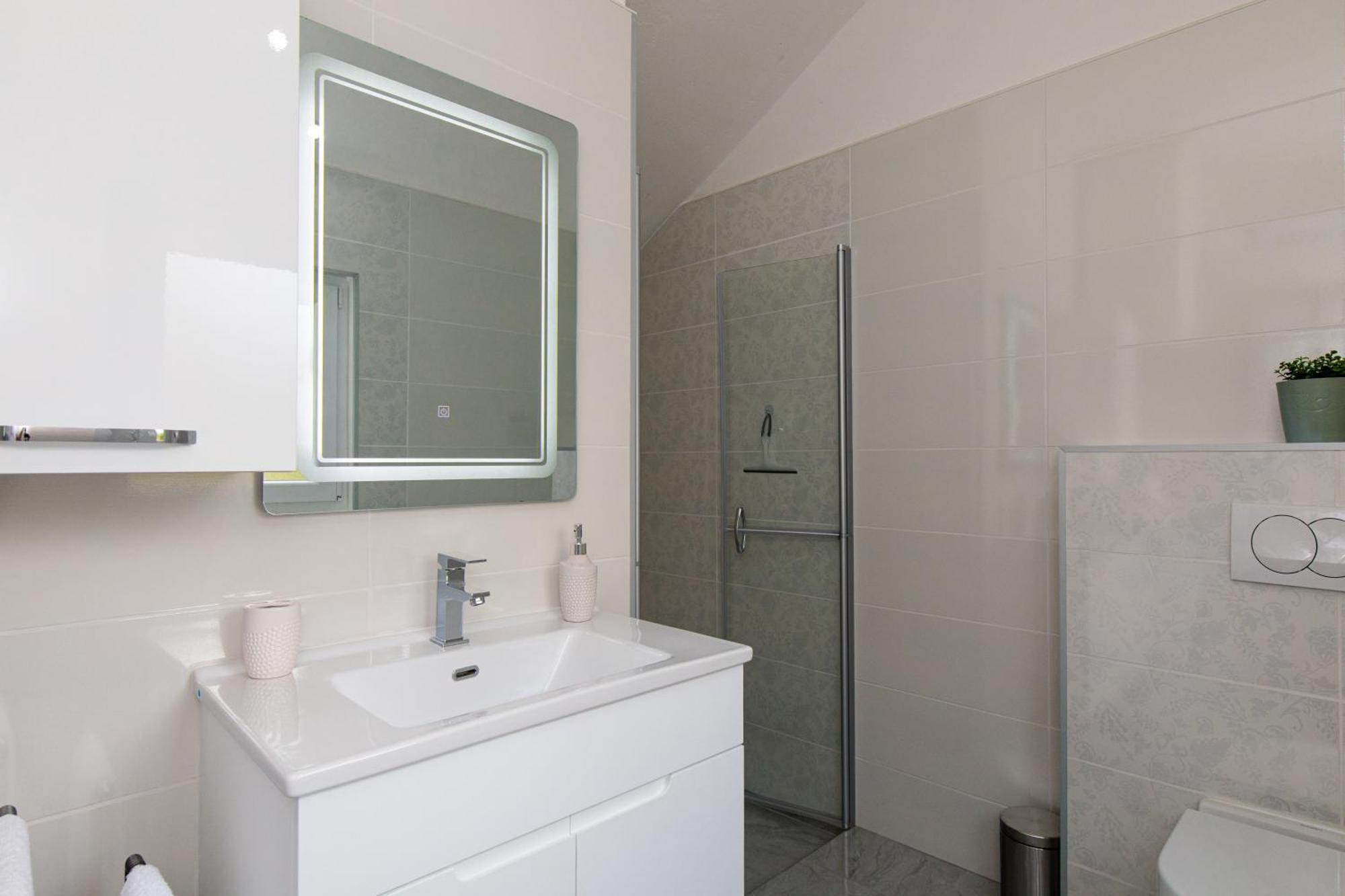 Apartment Tara With Seaview Кърк Екстериор снимка