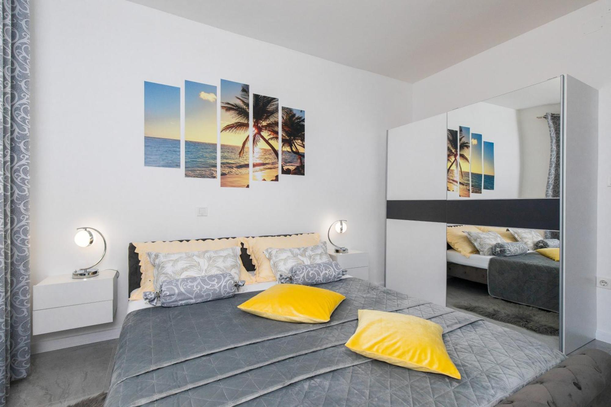 Apartment Tara With Seaview Кърк Екстериор снимка