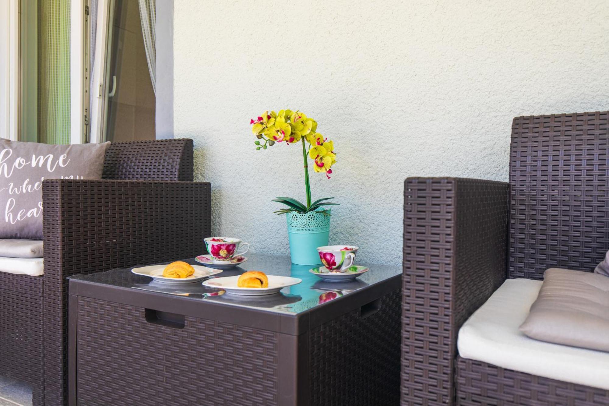 Apartment Tara With Seaview Кърк Екстериор снимка