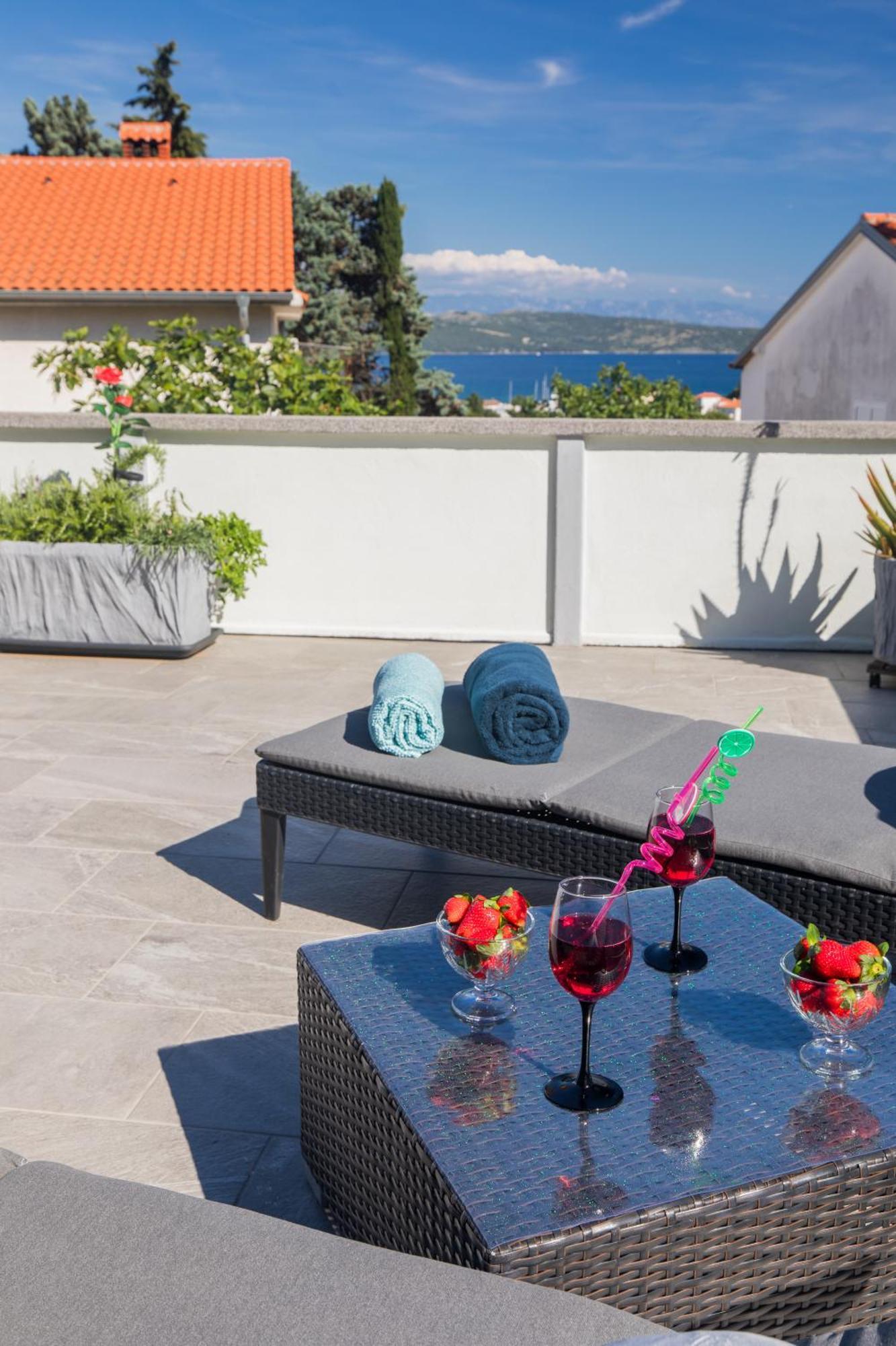Apartment Tara With Seaview Кърк Екстериор снимка