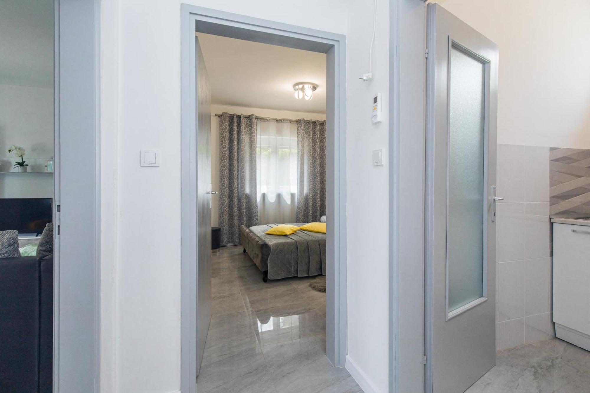 Apartment Tara With Seaview Кърк Екстериор снимка